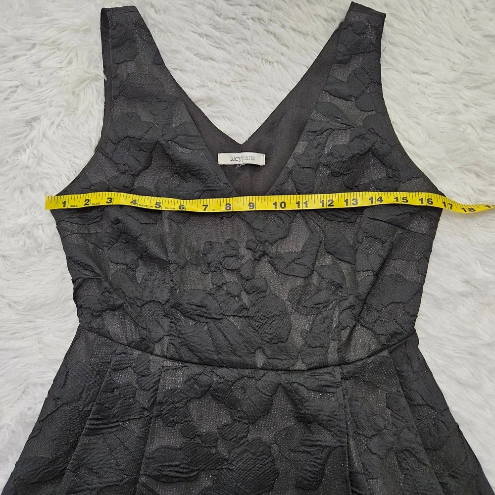Lucy Paris Black Floral Sparkly V-neck Sleeveless Fit & Flare Dress. Size M‎